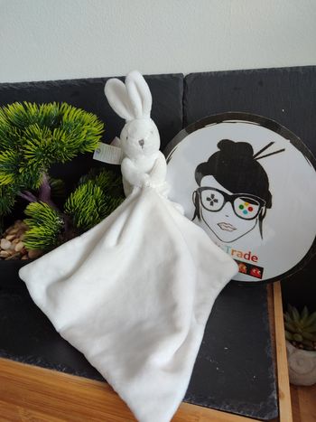 doudou lapin mouchoir Jacadi blanc gris Peluche DD003447 Libellule