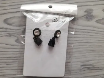 Élégantes Boucles d'Oreilles Noires - Touche Glamour à Petit Prix