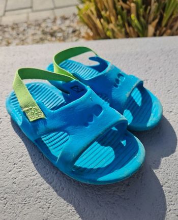 Sandales claquettes de piscine ou plage pointure 21/22
Decathlon