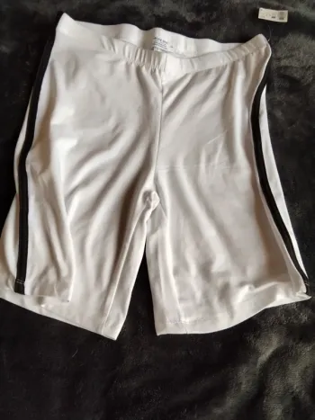 Bermuda sport. Marque Ardene basic (A203)