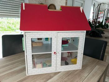 Maison de poupée en bois