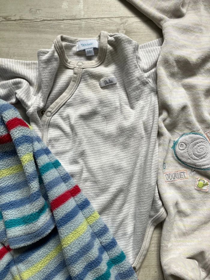 Petit lot de vêtements de rechange ou de secours, trois mois - photo numéro 3