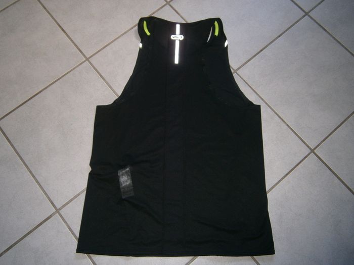 Débardeur noir DECATHLON Taille M NEUF - photo numéro 5