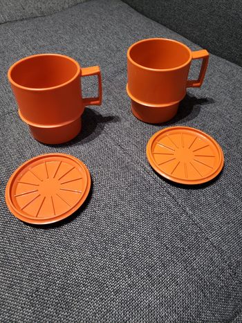 Tasses empilables vintage orange foncé 