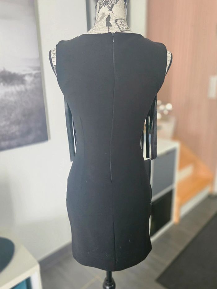 Robe noire - photo numéro 2