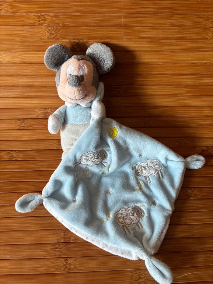 Doudou Mickey mouchoir bleu blanc étoile mouton Disney baby - photo numéro 3