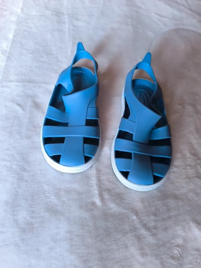 Sandales à semelles souples bleues