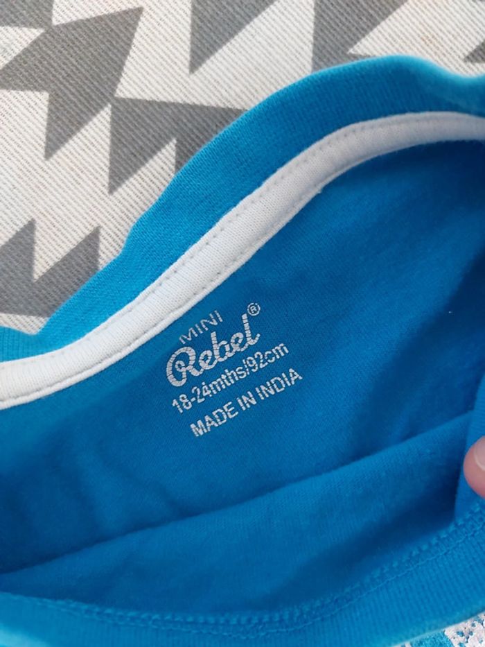 T shirt bleu - photo numéro 2