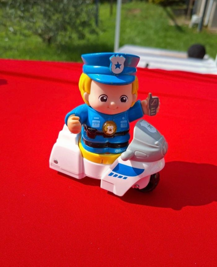 Tutut bolide olivier le policier