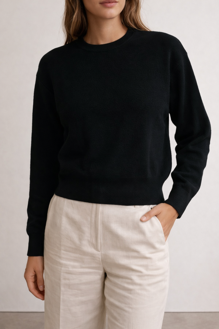 pull noir col rond Taille unique laine angora Les tricots Caroll Neuf