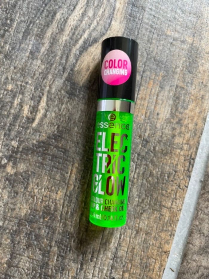 Essence Electric glow