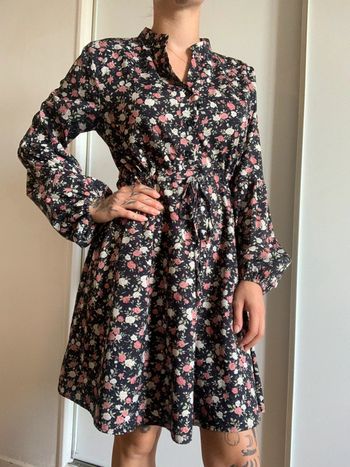 Robe noire fleuris cintrée shein taille s 36