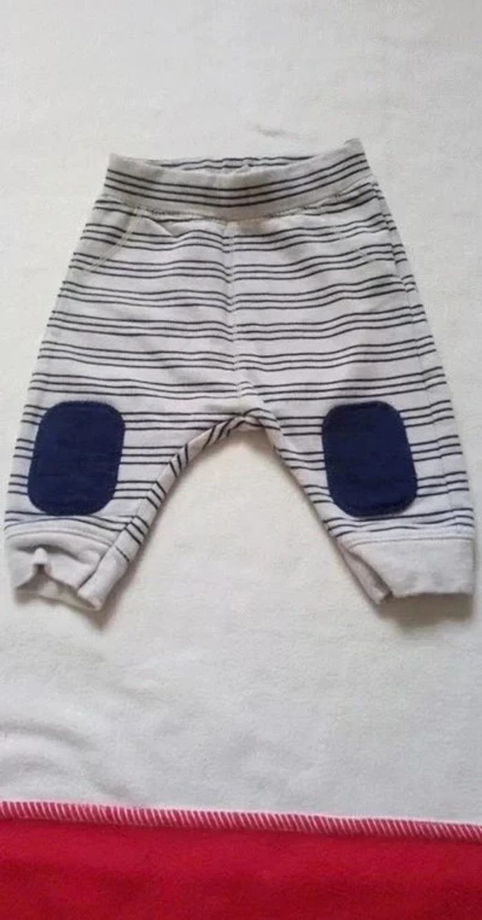 lot pantalon jogging garçon taille 3/6 mois - photo numéro 2