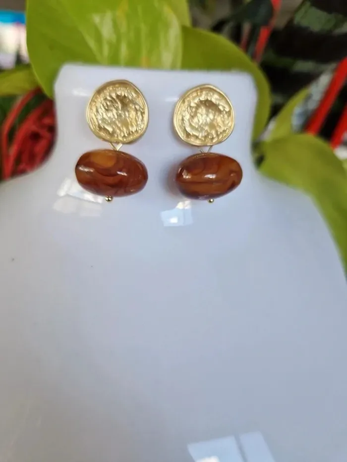 Boucles d'oreilles fantaisies dorées et imitation ambre
