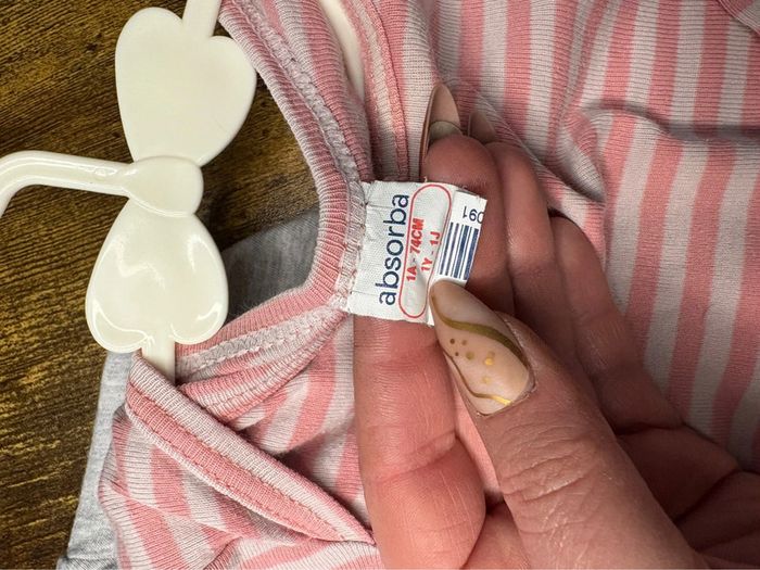 Lot 2 bodys absorba 12m - photo numéro 3