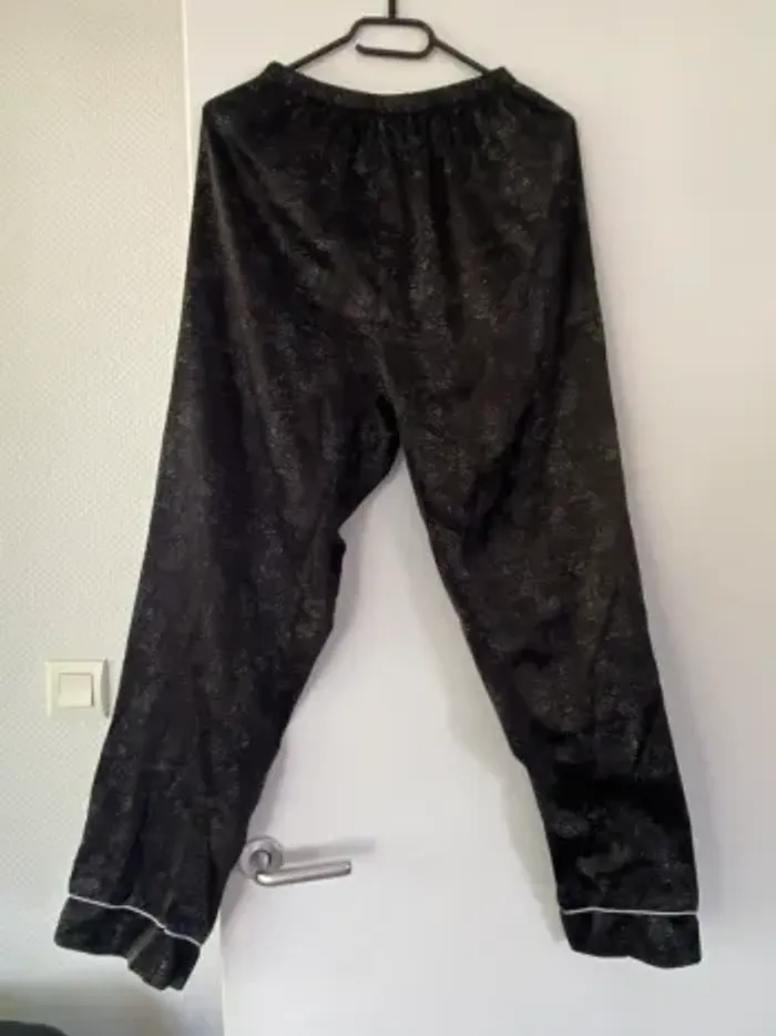 Ensemble pyjama en satin dentelle - photo numéro 2