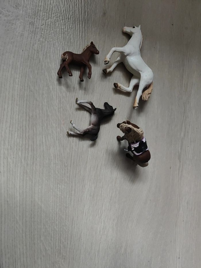 Lot de 4 chevaux Schleich