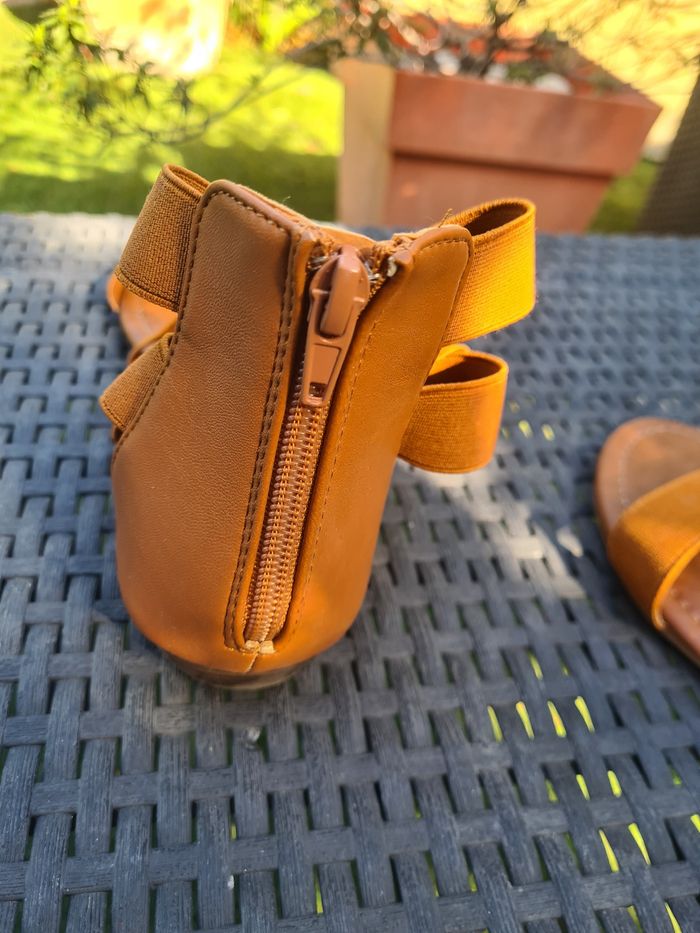 Sandales. Couleur caramel. Talon 2 cm. Taille 40. Neuve. Dreampairs - photo numéro 5