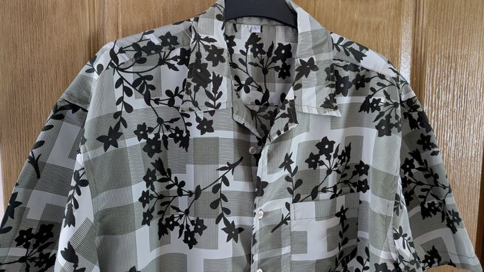 Chemisette homme "fantaisie". - photo numéro 3