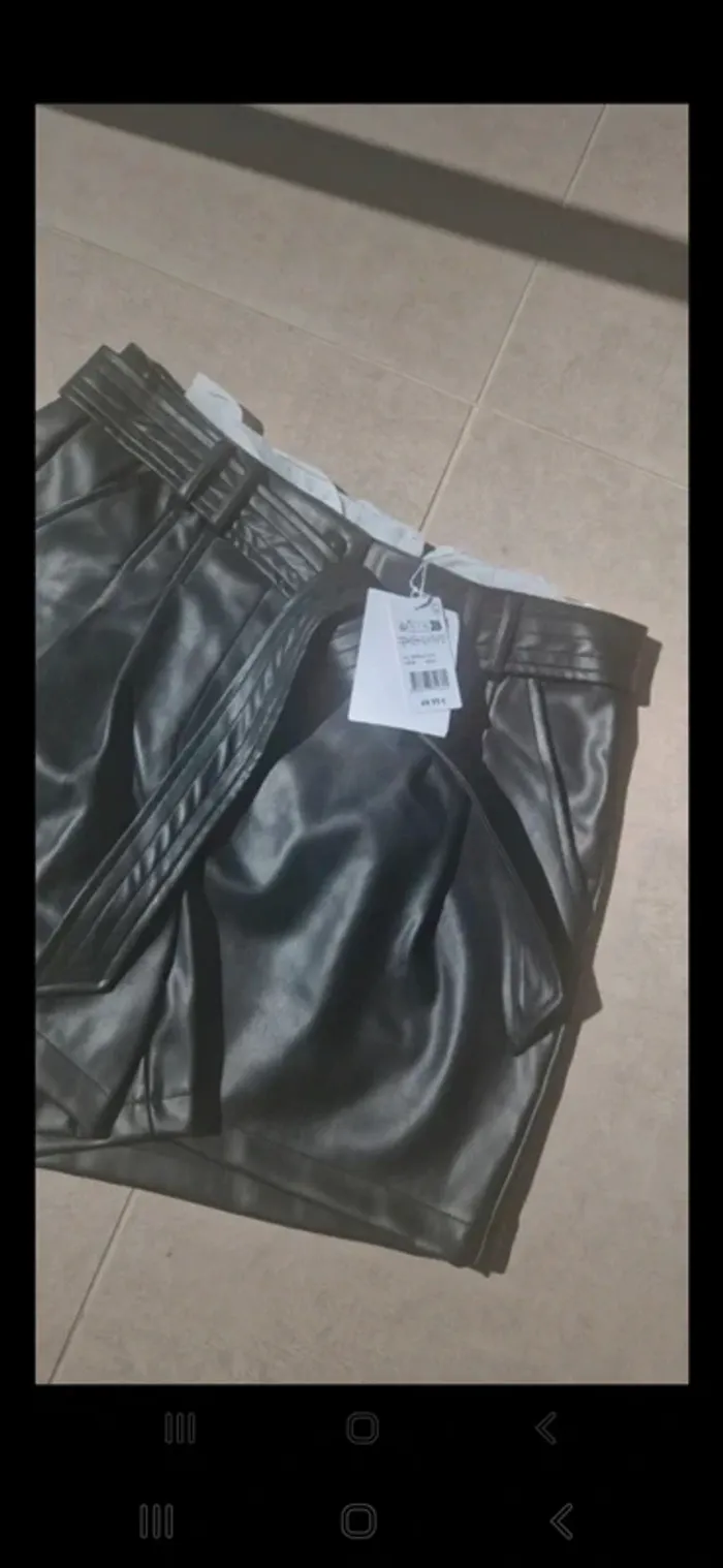 Short femme noir taille 40 neuf avec étiquette naf naf - photo numéro 2