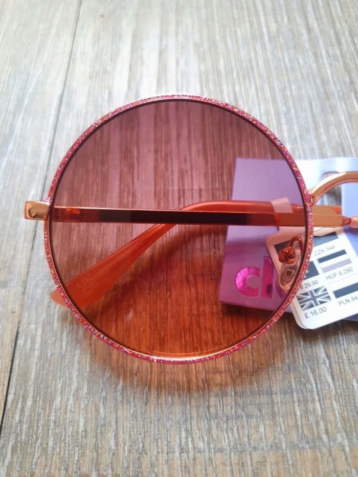 Lunettes de soleil rondes enfant métal
indice 2
neuf Claire's - photo numéro 2
