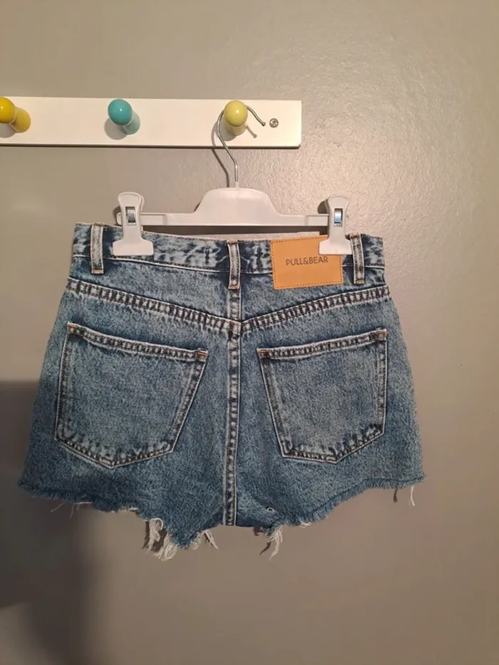 Short en jean troué bleu - Marque Pull&bear - Taille 34 - Parfait état. - photo numéro 9