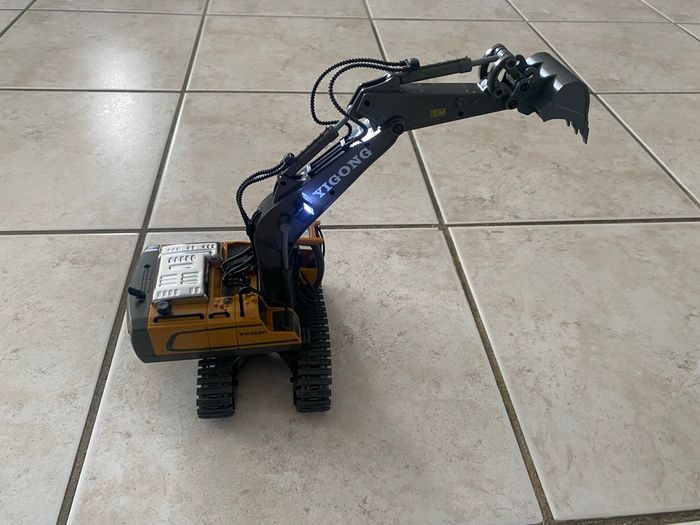 Pelleteuse telecommande avance recule tourne pivote bras articulé - photo numéro 4