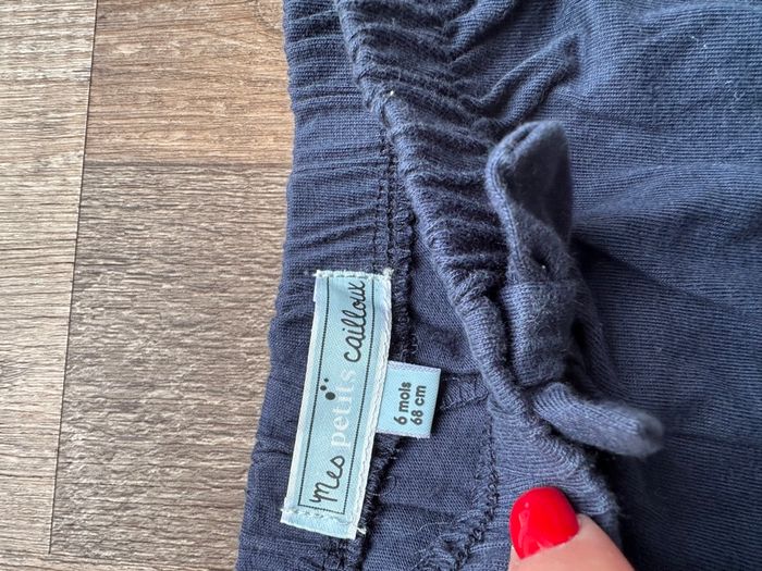 - Short Mes p’tits cailloux - 6 mois - Très bon état - photo numéro 2