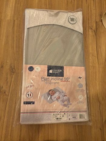 Coussin plan incliné bébé  neuf