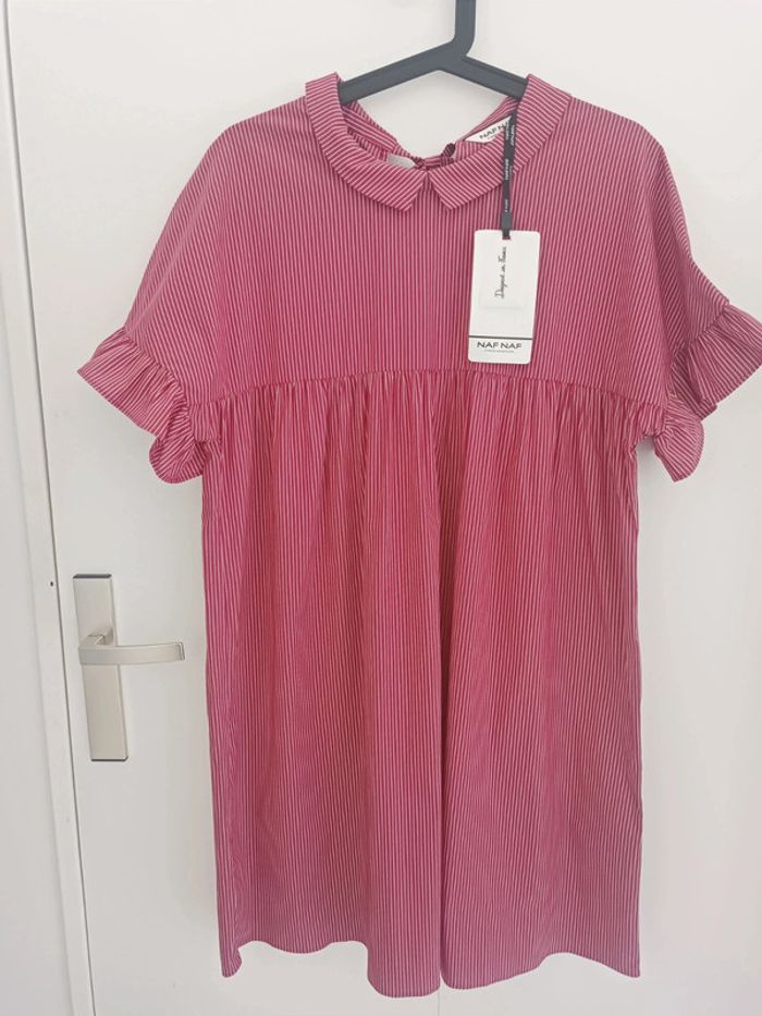 Robe rouge blanche à rayures avec col coton volants manches Taille 38 Naf Naf Neuf avec étiquette - photo numéro 2