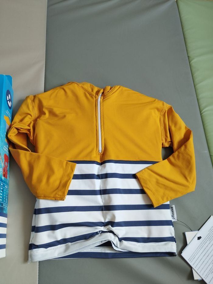 T shirt de bain Floatee taille 3 ans neuf manche longues - photo numéro 2