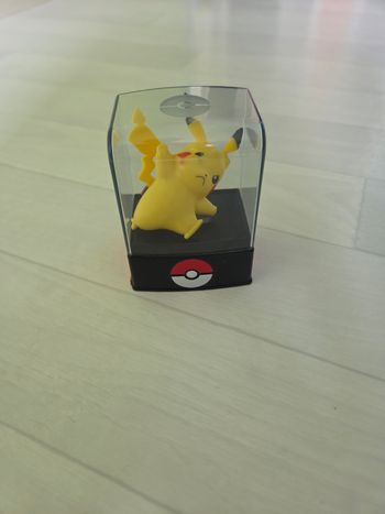 Figurine pokemon pikachu
