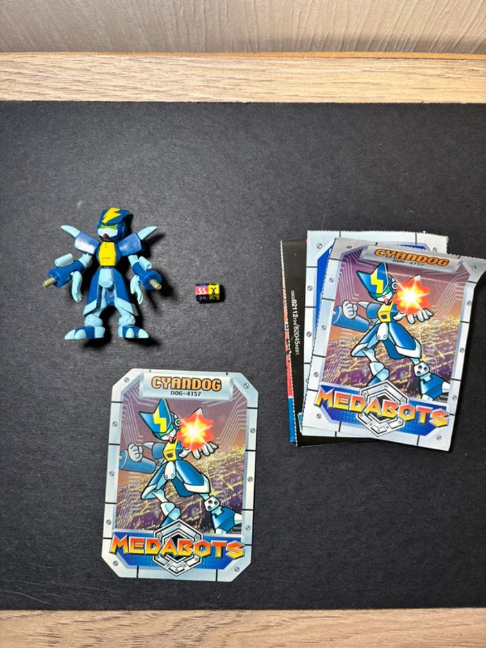 Jouet figurine action figure vintage Hasbro takara medabots , cyandog dog-4157