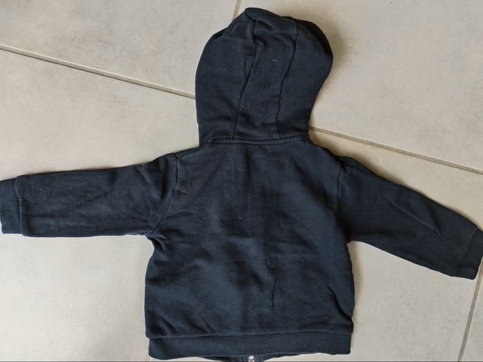Sweat à capuche Kiabi, taille 24 mois - photo numéro 2