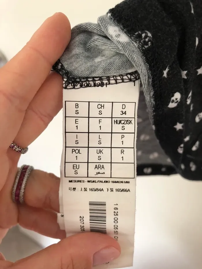 Débardeur à dentelle noire et tête de mort et étoiles Promod taille S - photo numéro 4