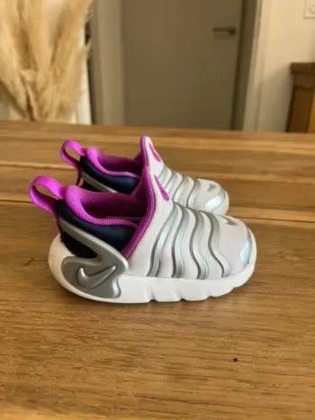 Nike Dynamo Go violet et argent