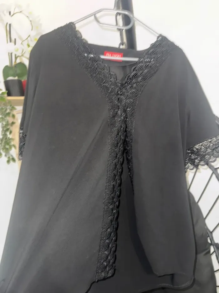 Chemisier femme noir léger – Taille L – Élégant et confortable - photo numéro 2
