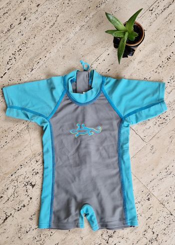 Combinaison anti-UV bébé T. 6/12 m.