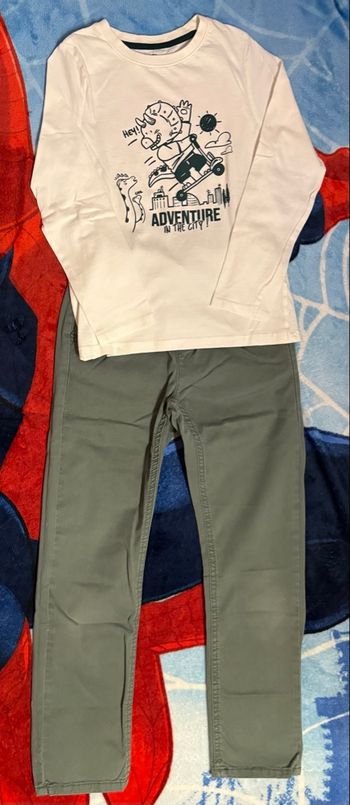 Ensemble jeans jogger kaki + t-shirt dinos 8 ans