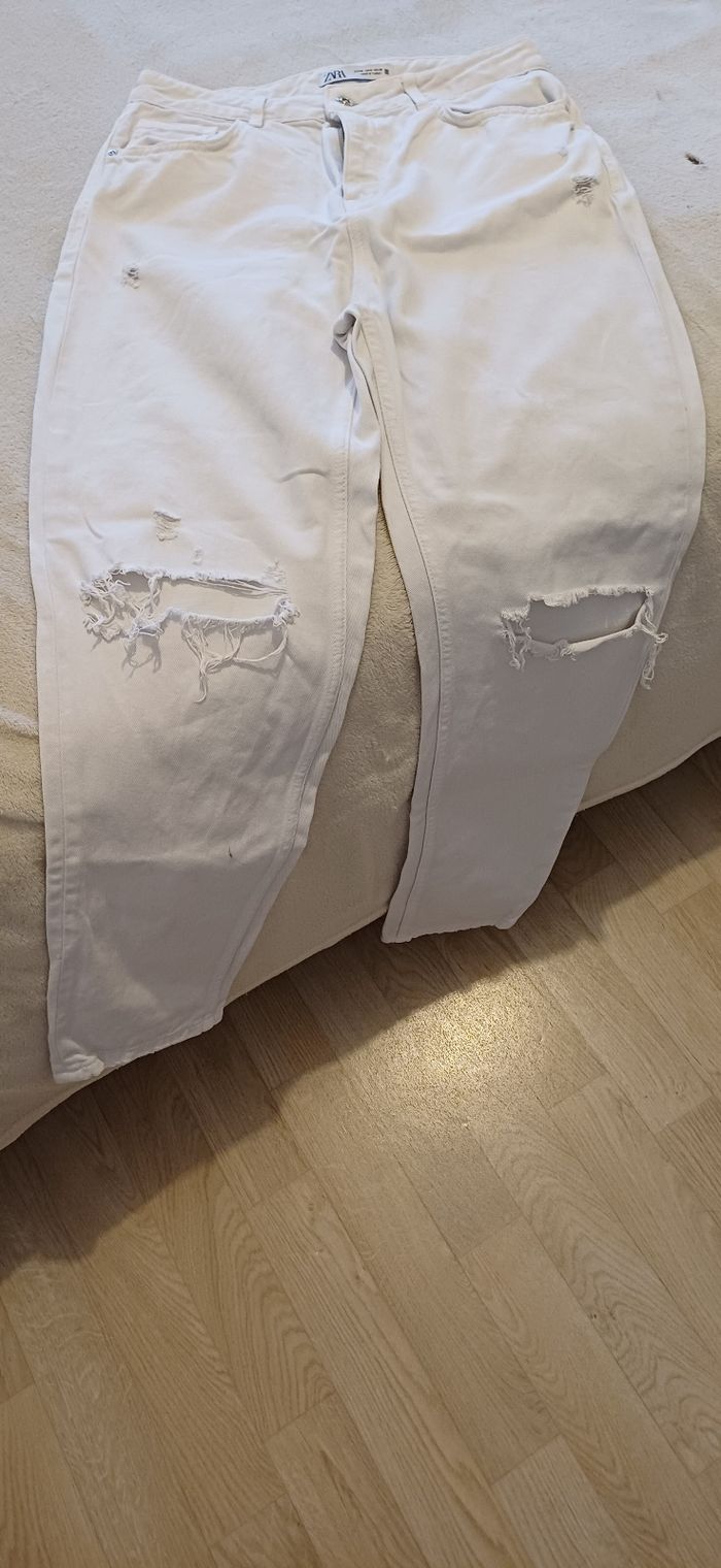 Pantalon femme , trous un peut élargie - photo numéro 2