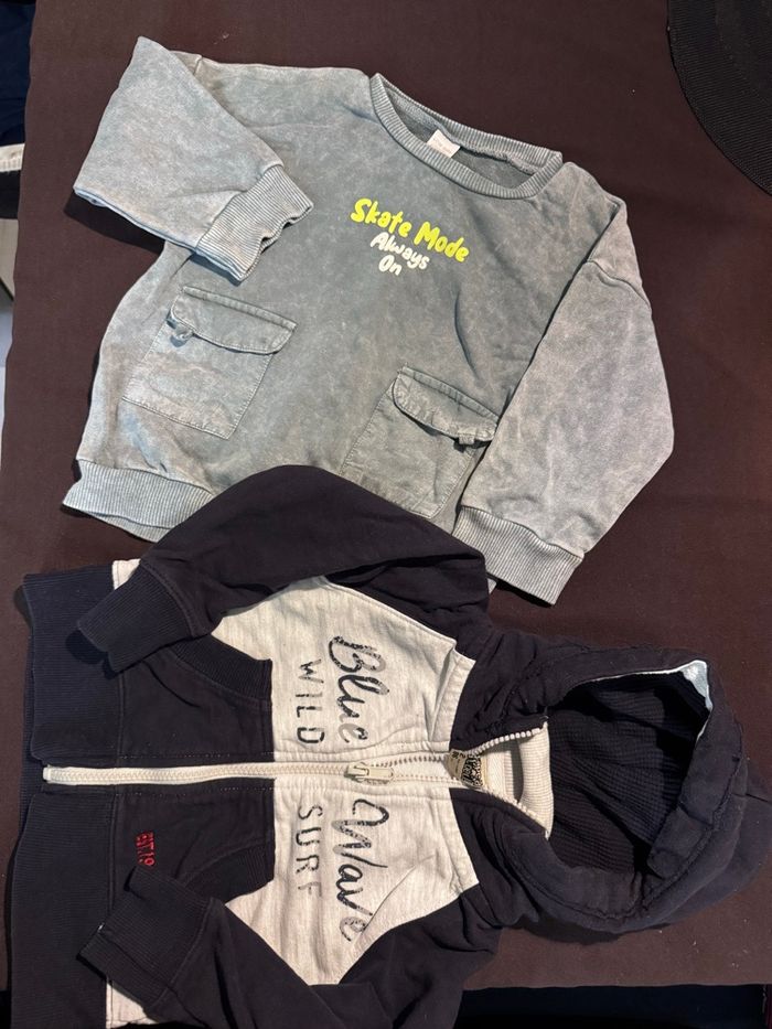 Lot 2 sweats 24 mois TAO et LLC