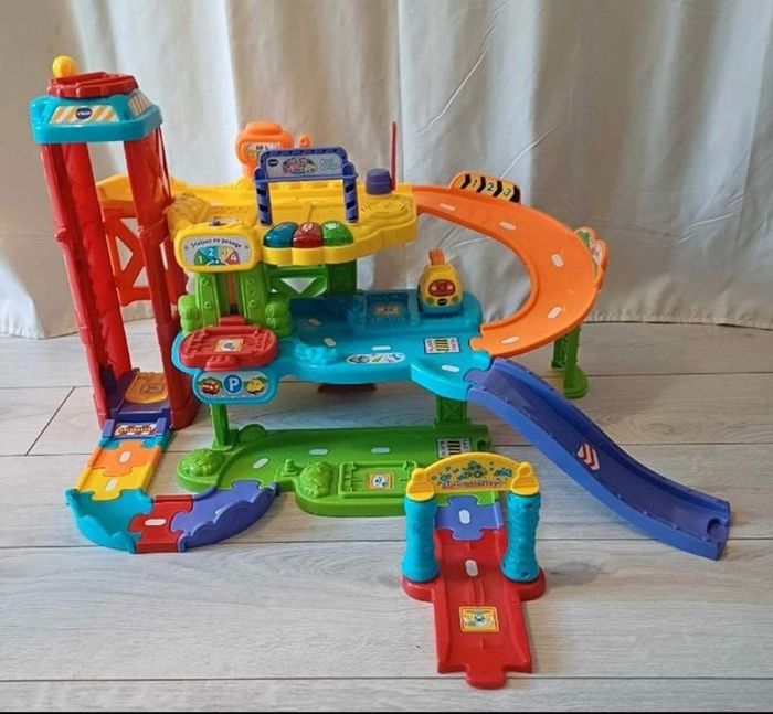 Tut Tut bolide - Garage de stationnement VTECH