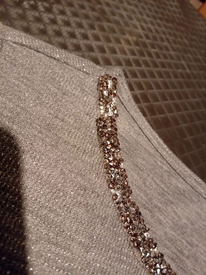 Pull de fêtes fin fil métallique argenté col strass gris femme Taille 1 - photo numéro 16