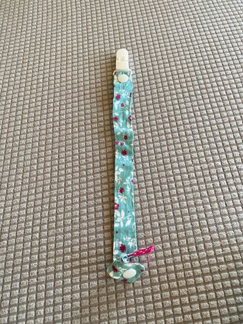 Attache tétine sucette fleurie bébé fille