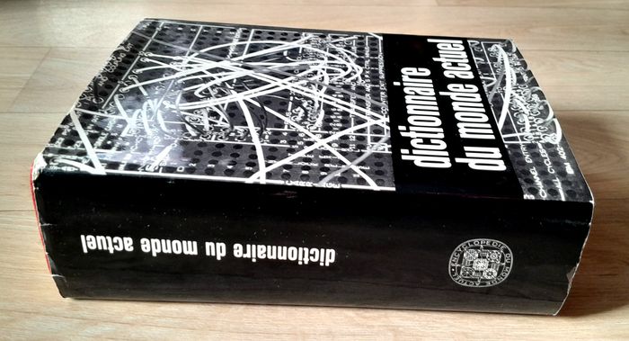 Dictionnaire du monde actuel deuxième édition 1967 - photo numéro 2
