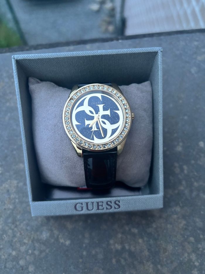 Montre GUESS Dorée - Collection Glitter Logo G - photo numéro 2