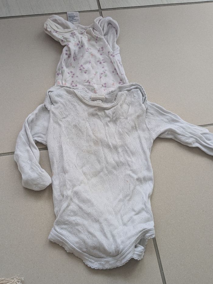 Lot de body 6 mois - photo numéro 2
