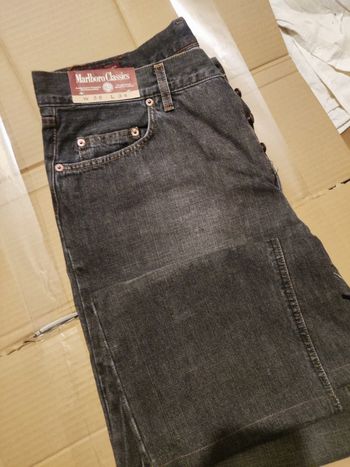 Lot Jean Marlboro Classic et Chevignon