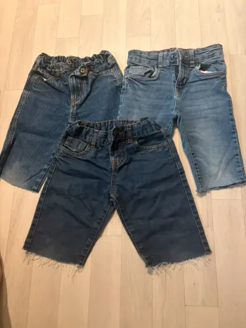 Lot de 3 shorts en jean coupés 5/6 ans et 6 ans très bon état