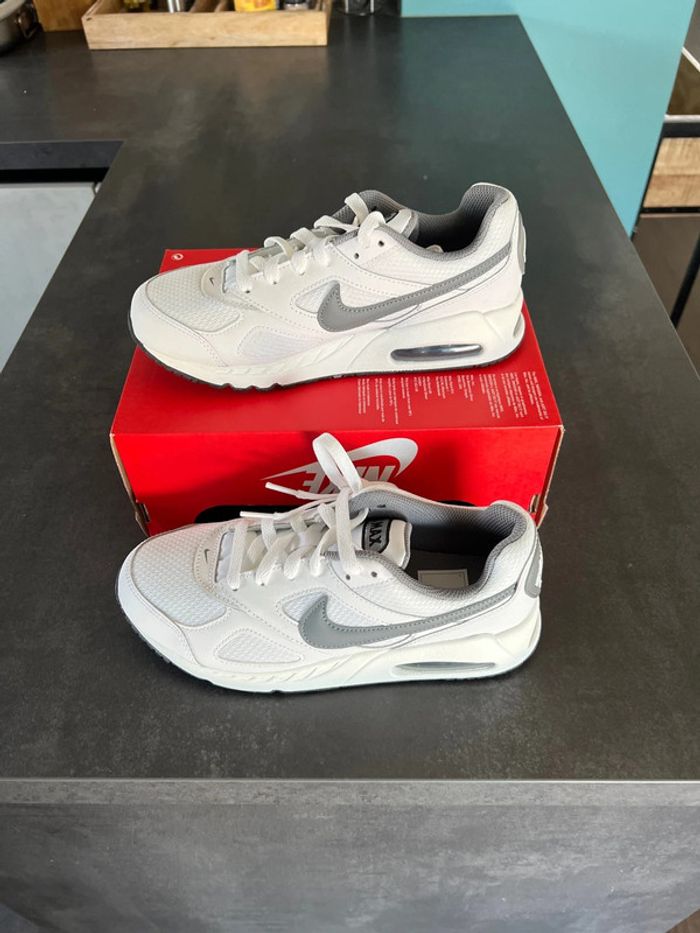 Basket Nike air Max taille 37.5
